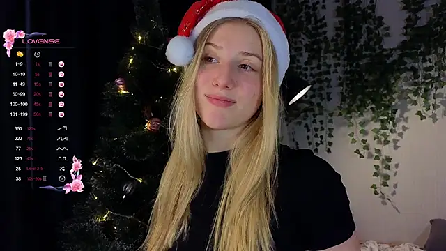 Snapshot of ArianaMur chatting on 12.21.24 ArianaMur online show from 12.21.24