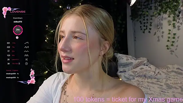 Snapshot of ArianaMur chatting on 12.24.24 ArianaMur online show from 12.24.24