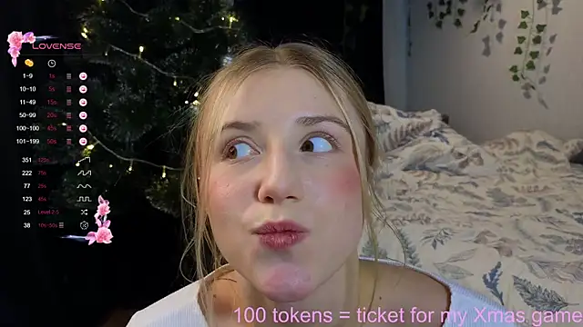 Snapshot of ArianaMur chatting on 12.24.24 ArianaMur online show from 12.24.24