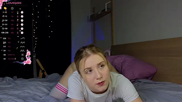 Snapshot of ArianaMur chatting on 01.12.25 ArianaMur online show from 01.12.25