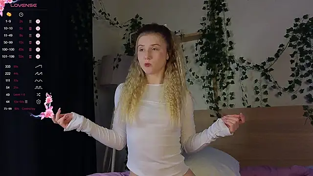 Snapshot of ArianaMur chatting on 03.21.25 ArianaMur online show from 03.21.25