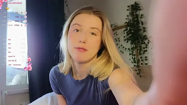 Snapshot of ArianaMur chatting on 03.23.25 ArianaMur online show from 03.23.25