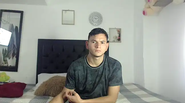 Latin Boy24 online show from 12.31.24