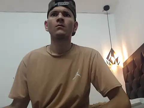 Latin Boy24 online show from 10.04.25