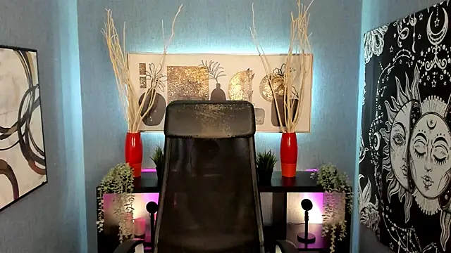Lella Ryann  online show from 01.05.25