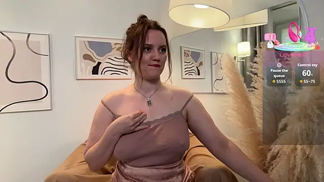 Lella Ryann  online show from 10.18.25