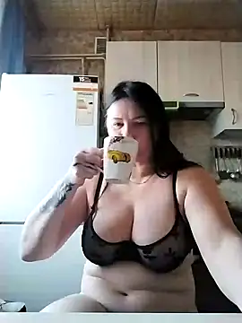 Snapshot of Holly-69 chatting on 02.02.25 Holly-69 online show from 02.02.25