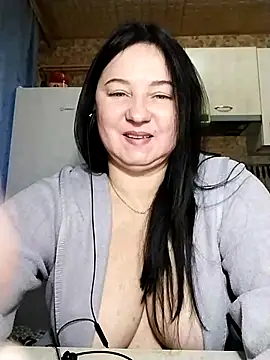 Snapshot of Holly-69 chatting on 02.16.25 Holly-69 online show from 02.16.25