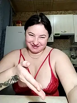 Snapshot of Holly-69 chatting on 02.18.25 Holly-69 online show from 02.18.25