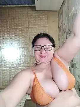 Snapshot of Holly-69 chatting on 11.07.25 Holly-69 online show from 11.07.25