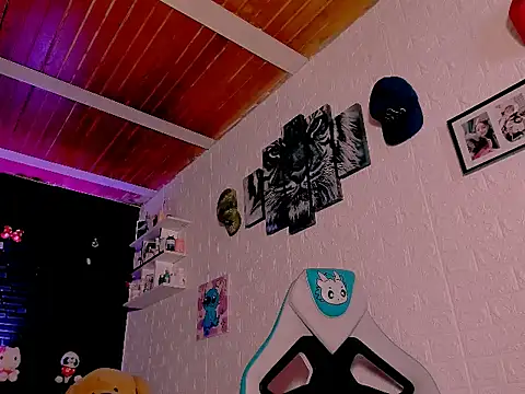 Snapshot of missycanoo chatting on 09.25.25 missycanoo online show from 09.25.25