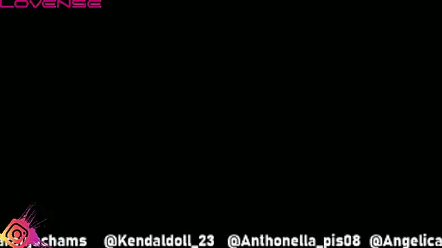 Snapshot of hotexoticbrunettes_24cm chatting on 09.30.25 hotexoticbrunettes 24cm online show from 09.30.25