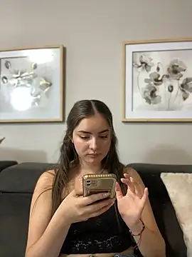 imlindapink online show from 01.22.25