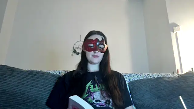 Snapshot of LexiSnowUK chatting on 12.15.25 LexiSnowUK online show from 12.15.25