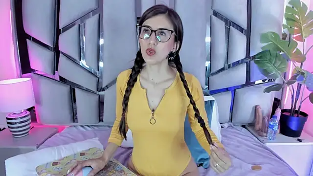 Snapshot of _jade_white_ chatting on 11.26.25 jade white online show from 11.26.25