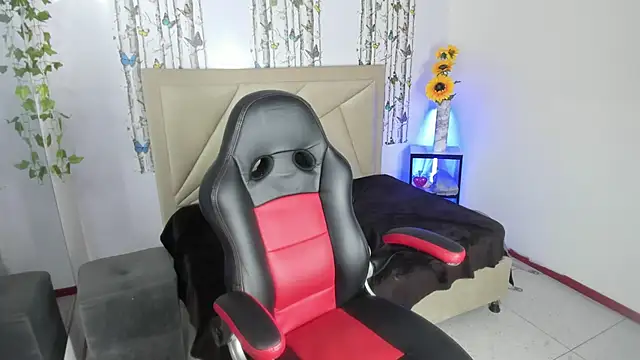 Snapshot of Strella_ferrera chatting on 09.29.25 Strella ferrera online show from 09.29.25