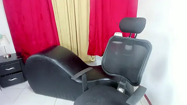 Snapshot of Strella_ferrera chatting on 11.09.25 Strella ferrera online show from 11.09.25