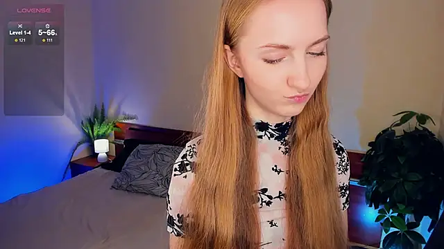 EsmaCarll online show from 12.19.24