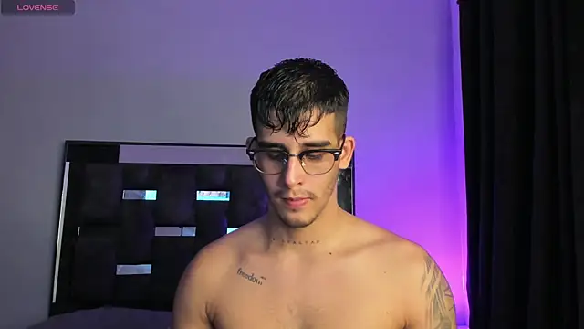 iamcamiloo  online show from 03.15.25