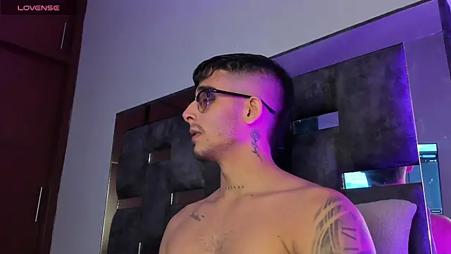 iamcamiloo  online show from 03.17.25