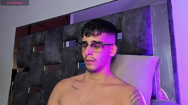 iamcamiloo  online show from 03.19.25