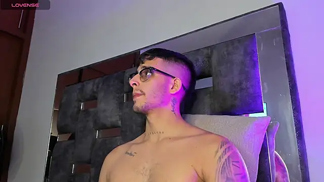 iamcamiloo  online show from 03.19.25