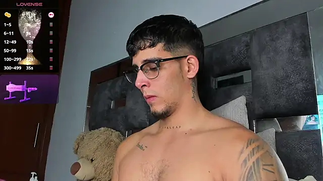 iamcamiloo  online show from 10.31.25