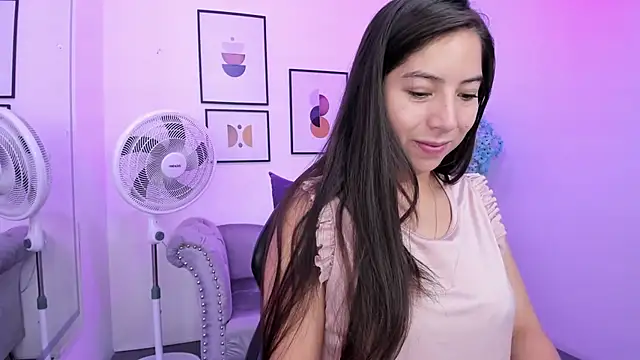 Ema louis  online show from 12.11.24