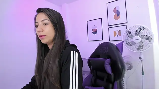 Ema louis  online show from 01.09.25