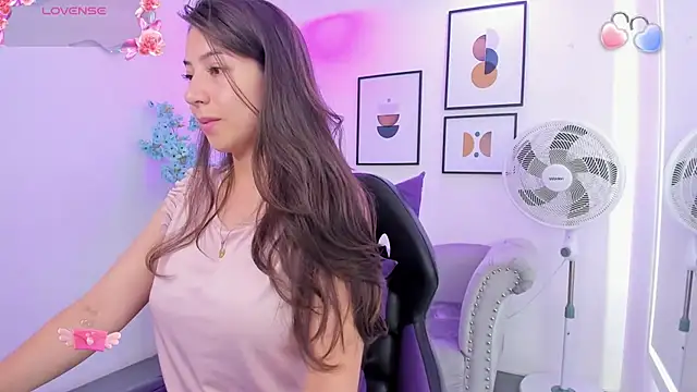 Ema louis  online show from 02.03.25