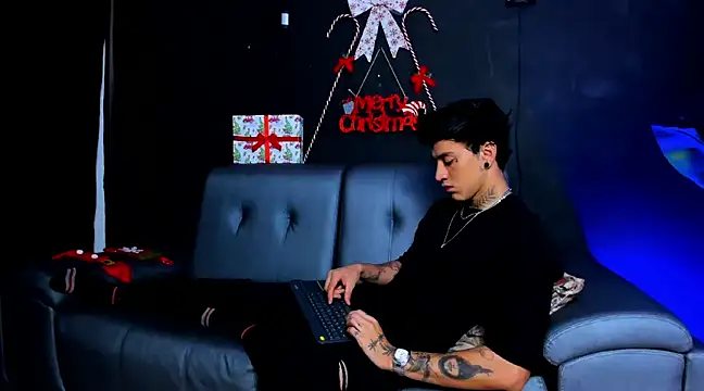 Snapshot of JUSTIN_FULLER1 chatting on 12.11.24 JUSTIN FULLER1 online show from 12.11.24