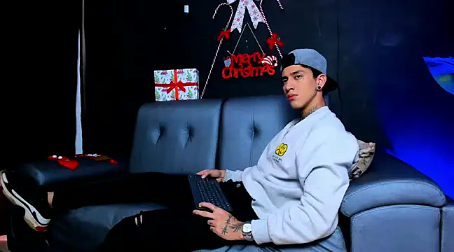 Snapshot of JUSTIN_FULLER1 chatting on 12.12.24 JUSTIN FULLER1 online show from 12.12.24