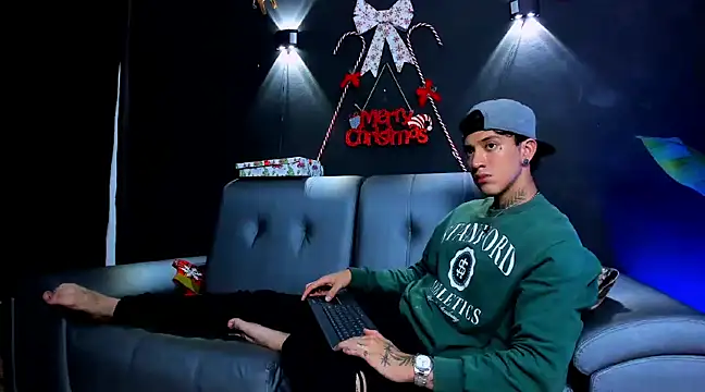 Snapshot of JUSTIN_FULLER1 chatting on 12.17.24 JUSTIN FULLER1 online show from 12.17.24