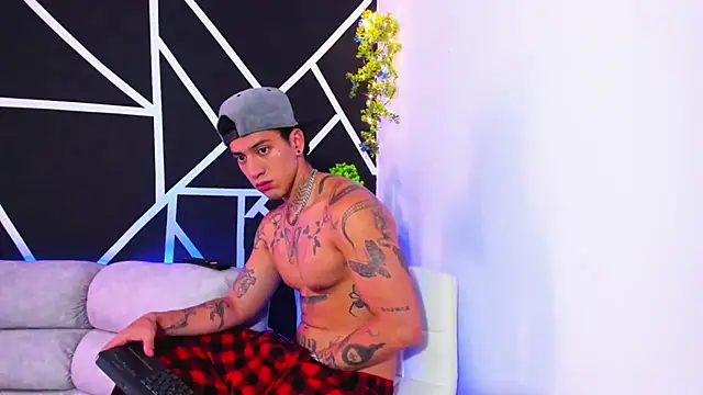 Snapshot of JUSTIN_FULLER1 chatting on 02.01.25 JUSTIN FULLER1 online show from 02.01.25