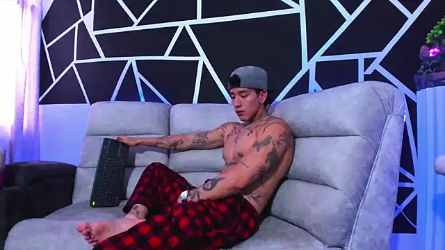 Snapshot of JUSTIN_FULLER1 chatting on 02.01.25 JUSTIN FULLER1 online show from 02.01.25