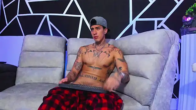 Snapshot of JUSTIN_FULLER1 chatting on 02.01.25 JUSTIN FULLER1 online show from 02.01.25