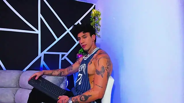 Snapshot of JUSTIN_FULLER1 chatting on 02.02.25 JUSTIN FULLER1 online show from 02.02.25