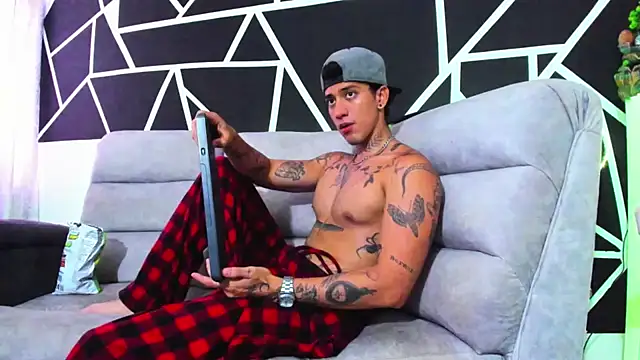 Snapshot of JUSTIN_FULLER1 chatting on 02.06.25 JUSTIN FULLER1 online show from 02.06.25