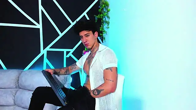 Snapshot of JUSTIN_FULLER1 chatting on 02.07.25 JUSTIN FULLER1 online show from 02.07.25