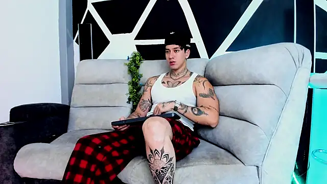 Snapshot of JUSTIN_FULLER1 chatting on 10.10.25 JUSTIN FULLER1 online show from 10.10.25