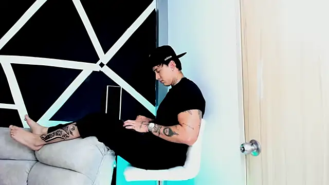 Snapshot of JUSTIN_FULLER1 chatting on 10.18.25 JUSTIN FULLER1 online show from 10.18.25