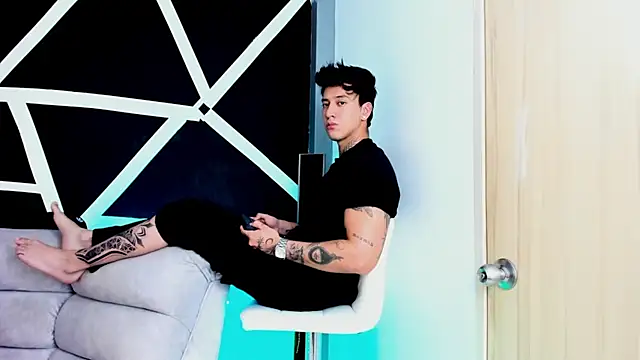 Snapshot of JUSTIN_FULLER1 chatting on 10.19.25 JUSTIN FULLER1 online show from 10.19.25