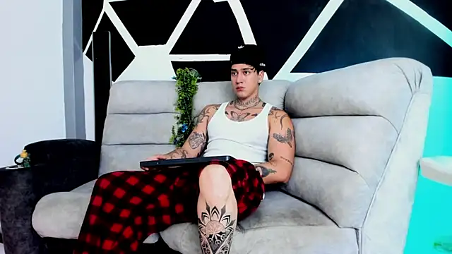 Snapshot of JUSTIN_FULLER1 chatting on 10.23.25 JUSTIN FULLER1 online show from 10.23.25