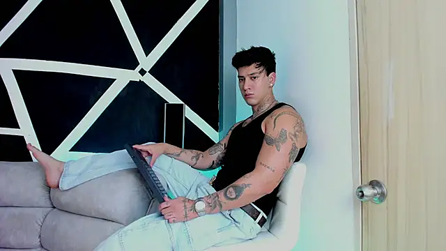 Snapshot of JUSTIN_FULLER1 chatting on 11.01.25 JUSTIN FULLER1 online show from 11.01.25