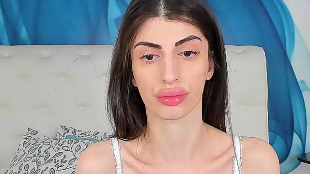 Snapshot of SkinnyDolly chatting on 03.19.26 SkinnyDolly online show from 03.19.26