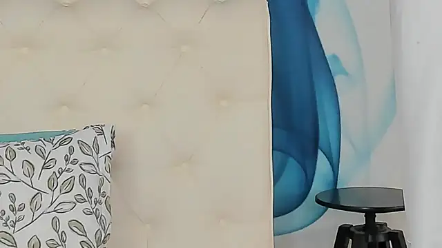 Snapshot of SkinnyDolly chatting on 04.05.26 SkinnyDolly online show from 04.05.26