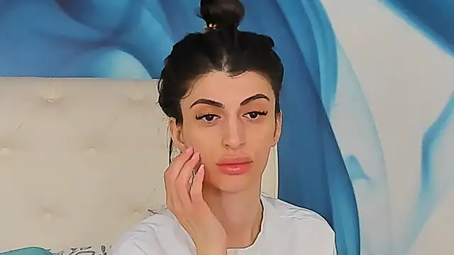 Snapshot of SkinnyDolly chatting on 04.06.26 SkinnyDolly online show from 04.06.26