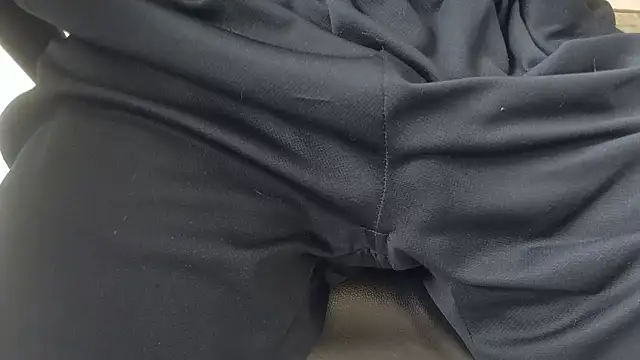 Snapshot of ken-pon chatting on 10.31.25 ken-pon online show from 10.31.25