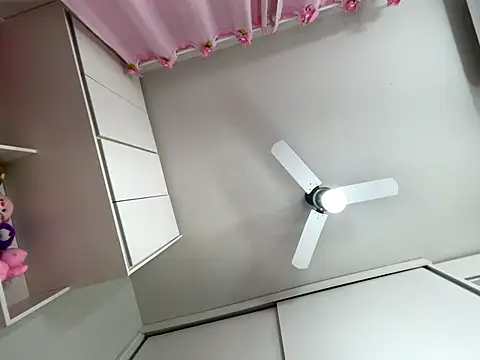 lariic online show from 09.30.25