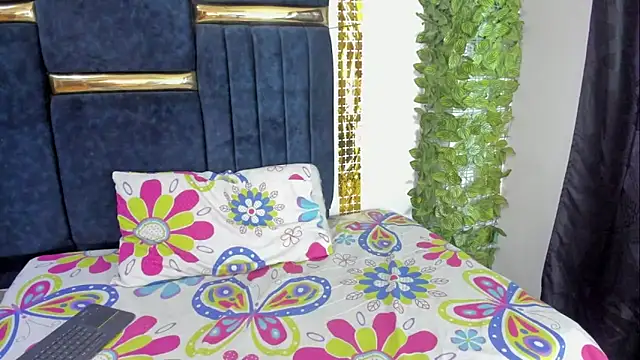 Snapshot of skaysanchez1 chatting on 10.13.25 skaysanchez1 online show from 10.13.25